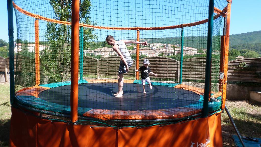 Camping La Vidaresse Hotel Sainte-Anastasie-sur-Issole Exterior foto