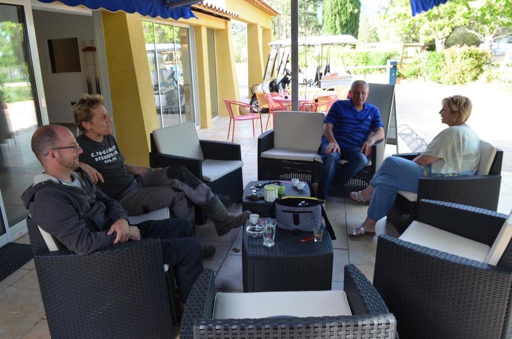 Camping La Vidaresse Hotel Sainte-Anastasie-sur-Issole Exterior foto
