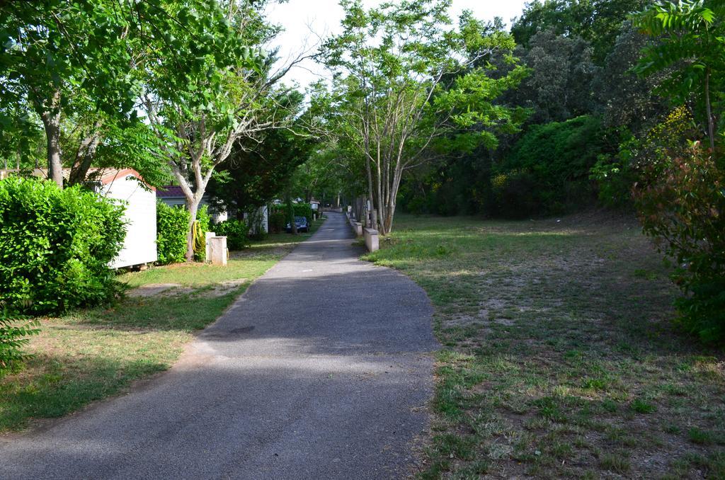 Camping La Vidaresse Hotel Sainte-Anastasie-sur-Issole Exterior foto