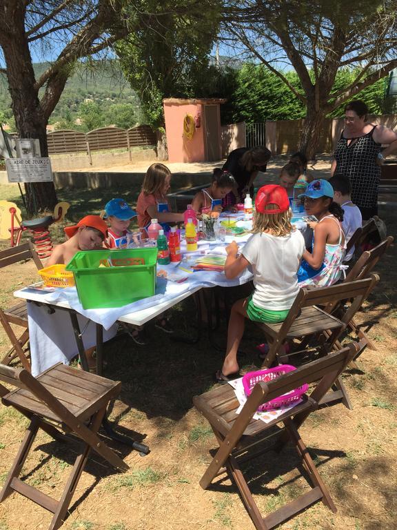 Camping La Vidaresse Hotel Sainte-Anastasie-sur-Issole Exterior foto